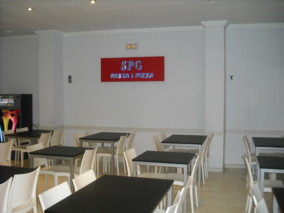 Proyecto desarrollado por CASANOVA en Sueca (Valencia): mesas, sillas y mobiliario de hostelería (3).