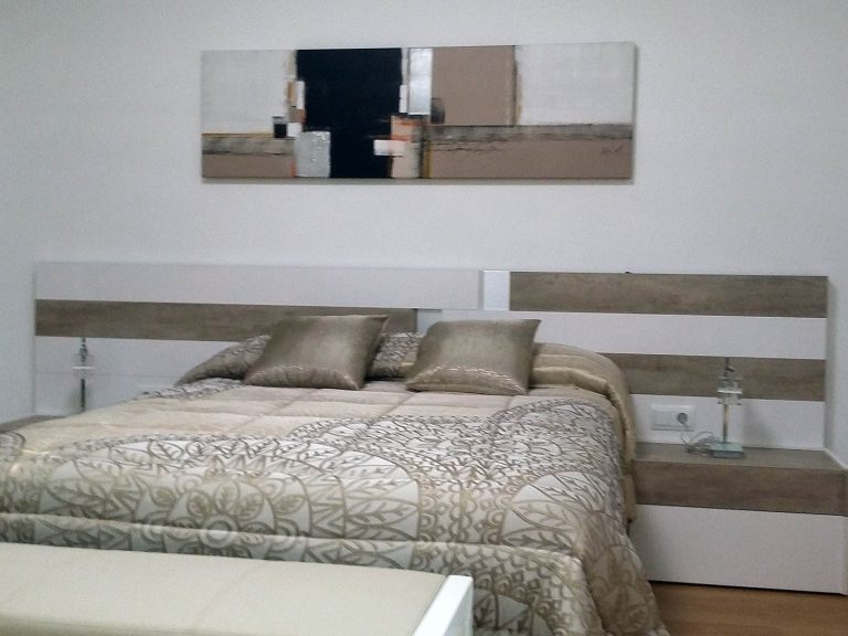 Proyecto 27334 desarrollado por CASANOVA en Sueca (Valencia): dormitorio, cuadros, iluminación, panel japonés y ropa de cama.