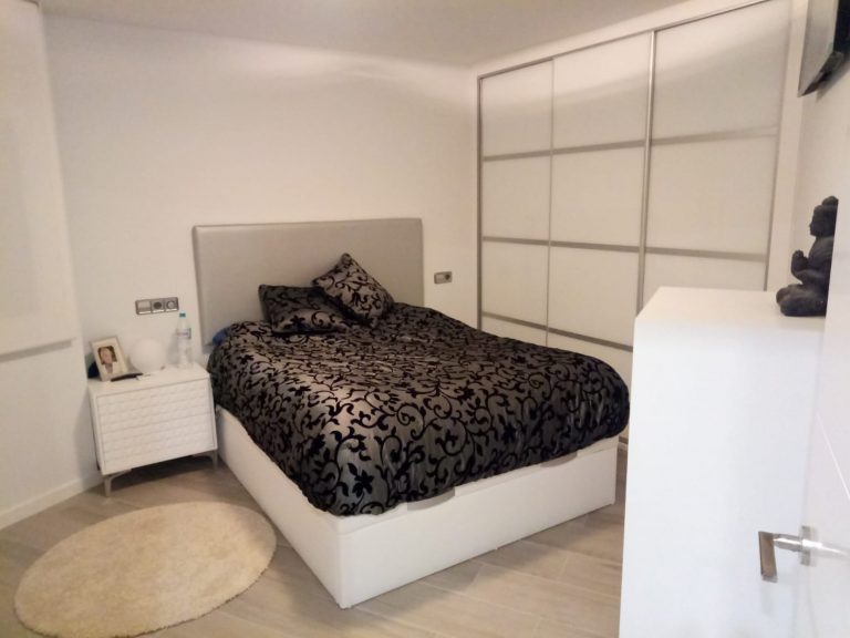 Proyecto 28615 desarrollado por CASANOVA en Valencia: dormitorio, cama, iluminación y decoración.
