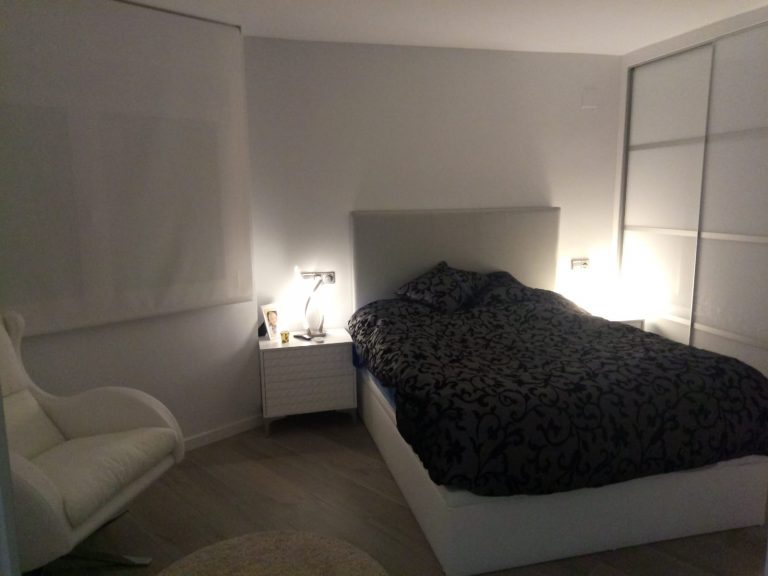 Proyecto 28615 desarrollado por CASANOVA en Valencia: dormitorio, cama, iluminación y decoración.